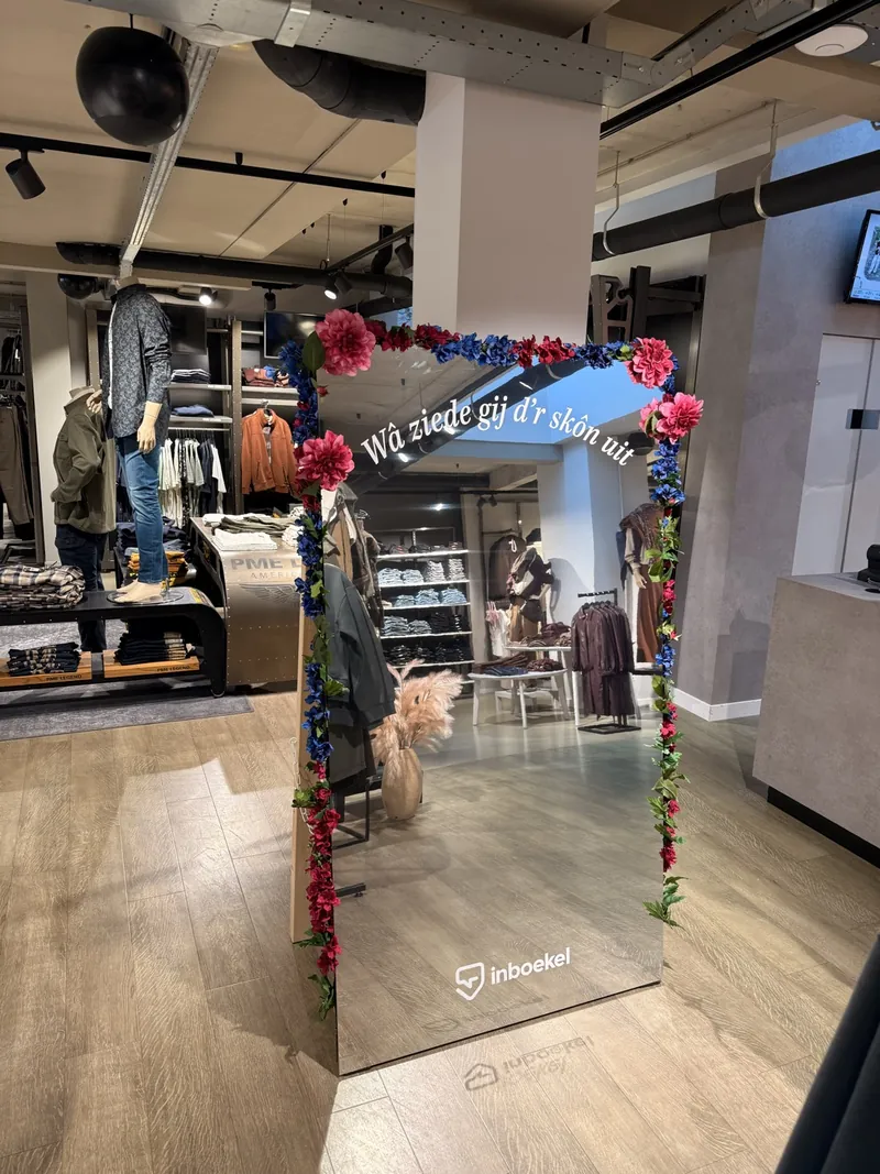 In de winkel bij Van Rijbroek